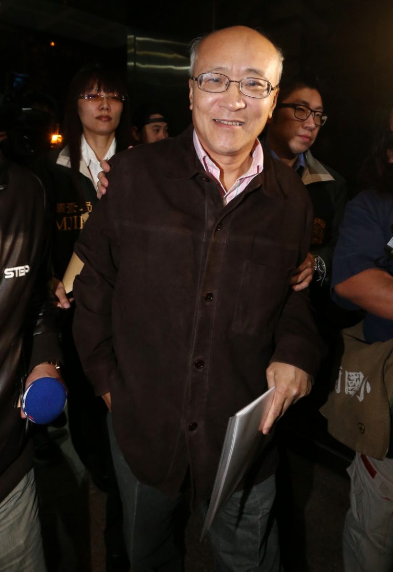 涉掏空台苯  前董座張鍾潛複訊