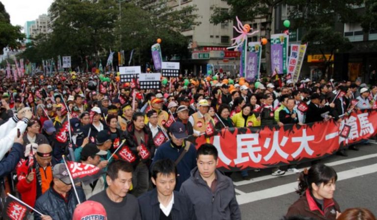 台火大遊行凱道登場 破十萬人參加