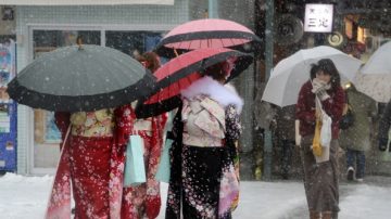 成人节假日  东京降初雪