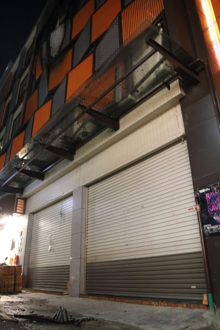疑爭執引火  情侶套房內雙亡