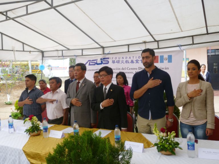 助瓜國數位學習 華碩捐電腦