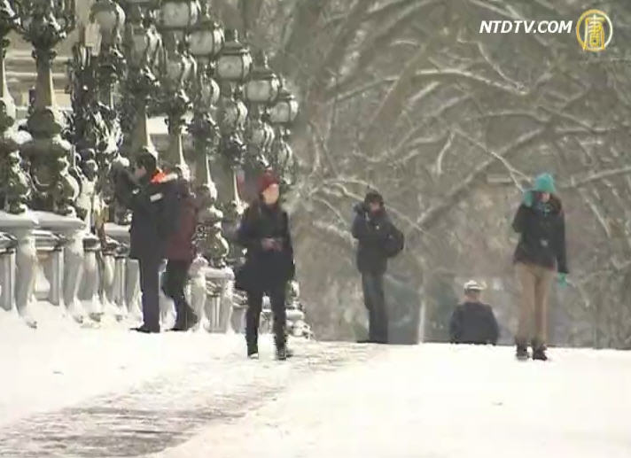 英國大雪3千學校關閉 航班中斷