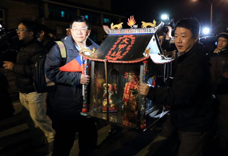 保釣人士出海  中午可抵釣島