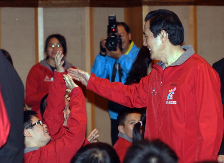 特奧授旗  馬英九：選手精神動人