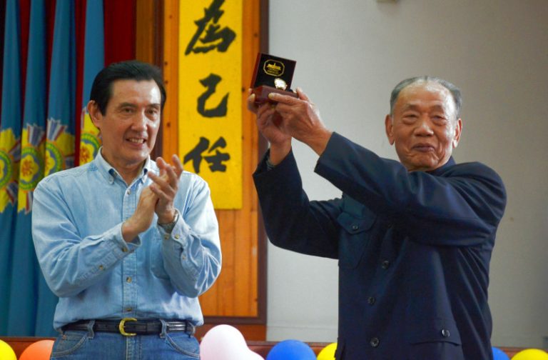 表揚榮民善行  馬英九贈紀念錶