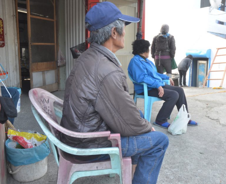 小馬將返台  阿公煮玉米迎接
