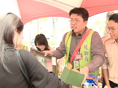 環保署二手市集 民眾搶便宜做愛心