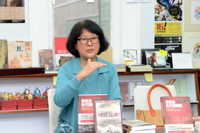 李江琳新書 揭露中共屠殺藏人真相