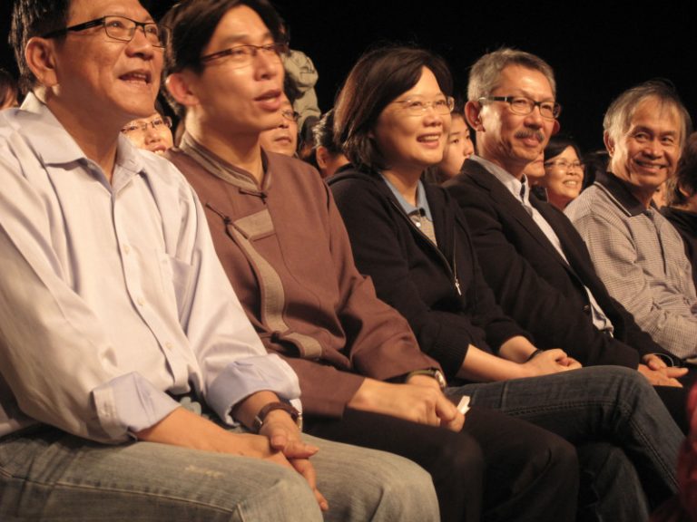 紙風車恆春表演  蔡英文相挺