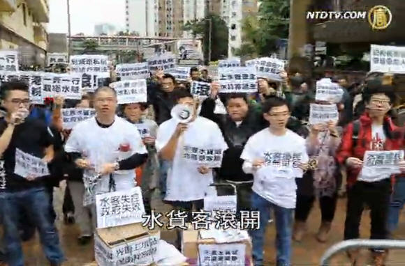 港人阻截水貨客 斥政府姑息走私