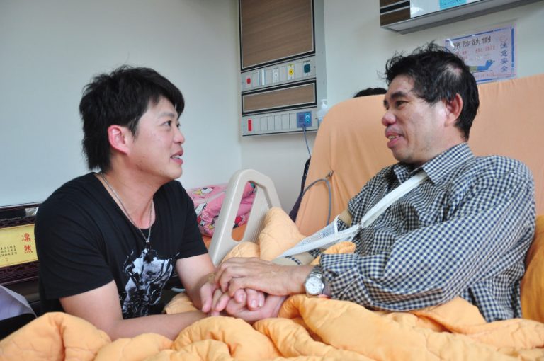正義哥緊追肇逃  傷者出院致謝