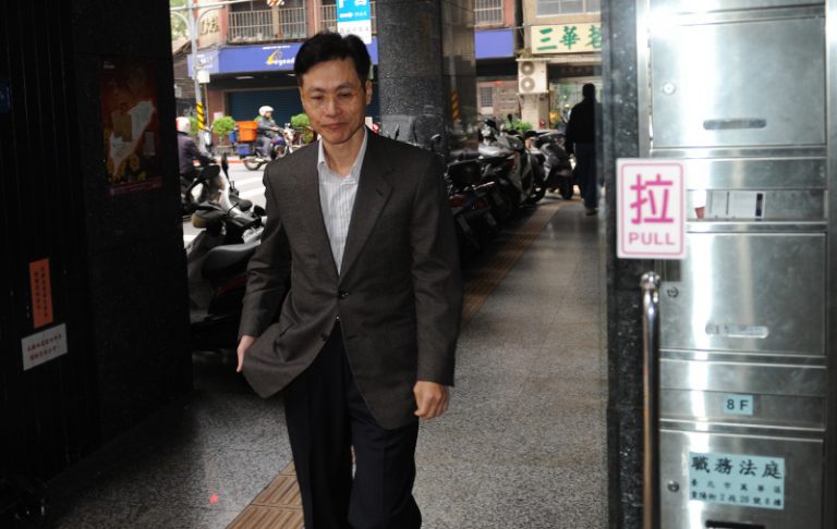 服義務勞務  秦日新教英文禮儀