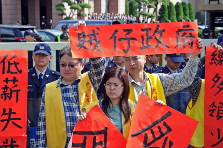 反勞保年金緊縮 勞團政院陳情