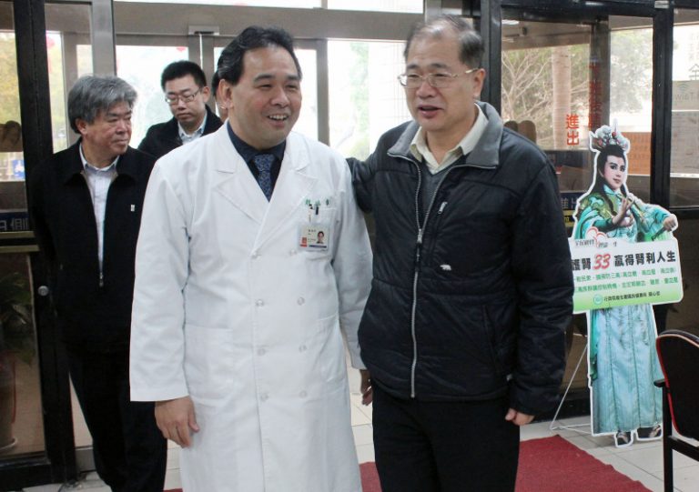李沃士關心年貨供應  慰問弱勢