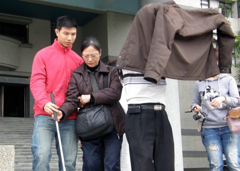 遭控裝瞎詐保險金  陳敬鎧否認