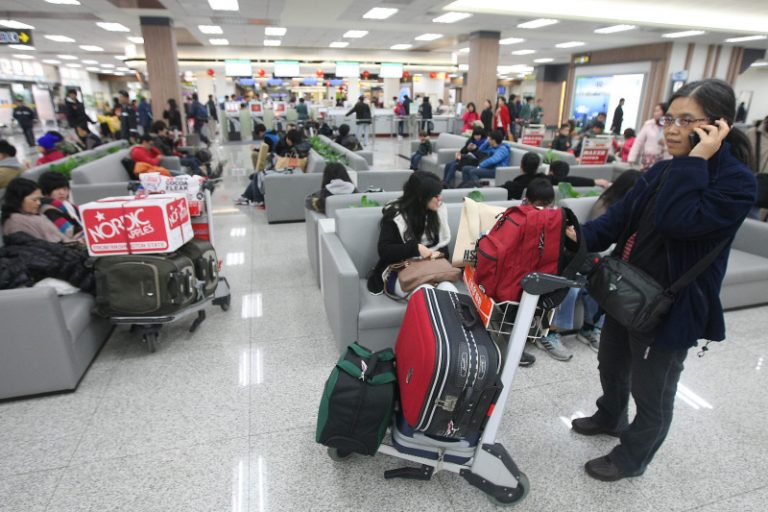 圖文：小年夜返鄉 陸海空起動