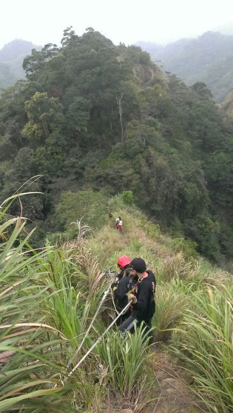 高中生疑登山失足  尋獲無氣息