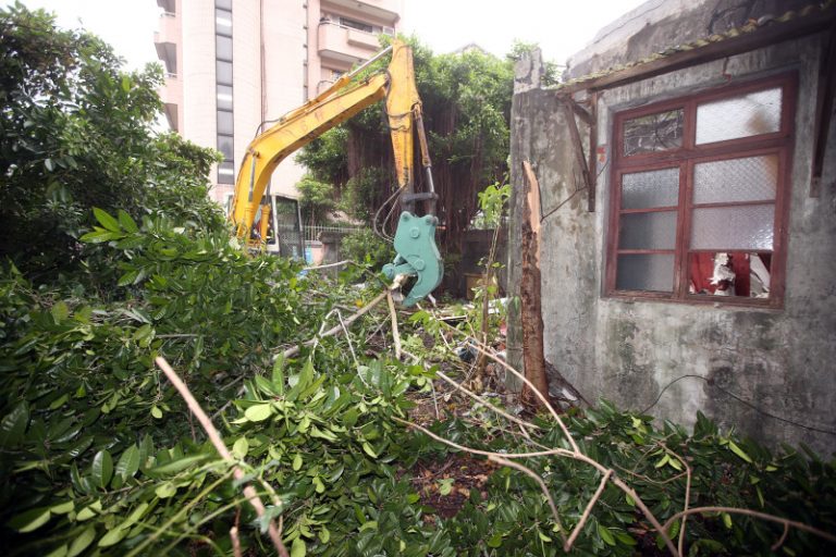 華光社區開拆  居民憂住屋結構