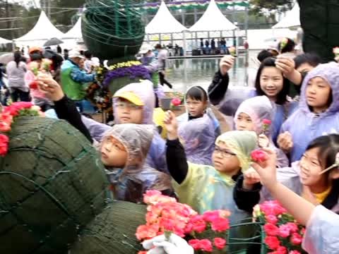 八百學生嵌花壇 為香港花展扮靚