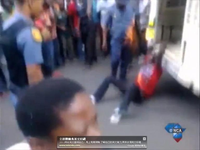 南非警車拖行 男子死亡引眾怒