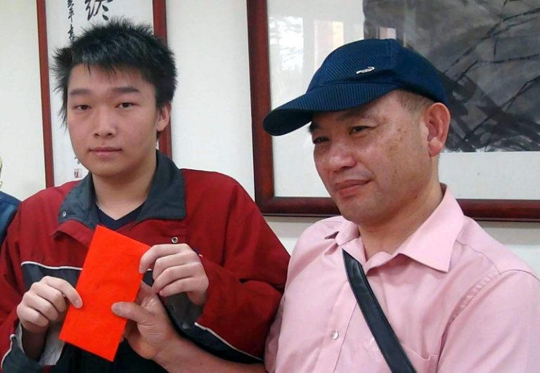 學生拾金不昧  婉拒失主大紅包