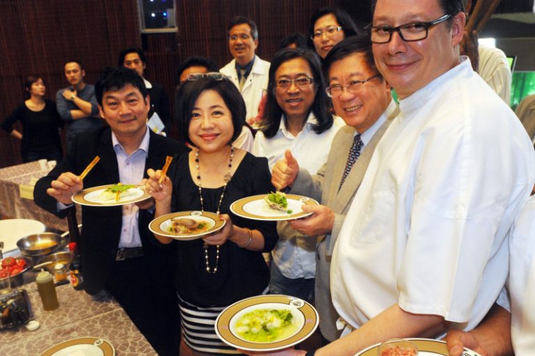 臭豆腐裹藍乳酪  炸出新美味