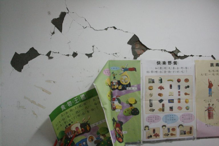 震央南投  逾40校受災