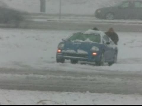 暴風雪龍捲風襲席捲美國中部
