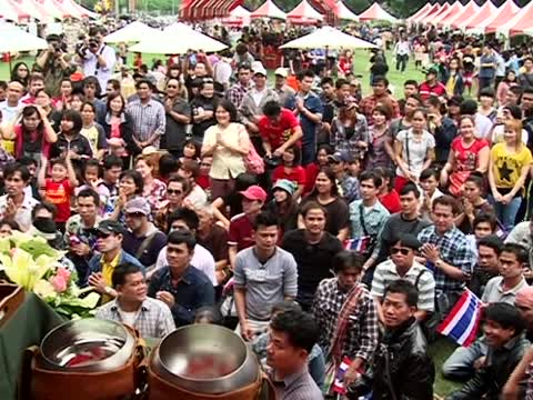 慶祝泰國潑水節 孩童開心大人悠閒