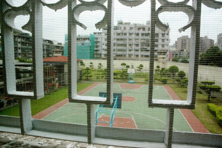賴素如律見  哥哥：在女所磨練