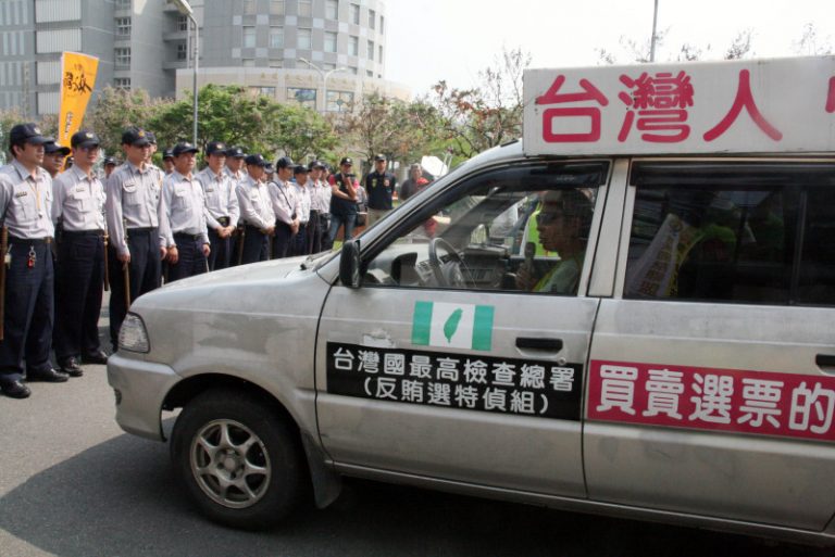 李朝卿續停職  獨派抗議促辭職