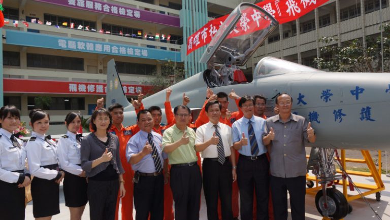 謀學生出路  高職設飛機修護科