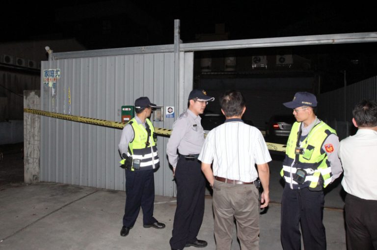 民宅遭掃射40多槍  2人中彈