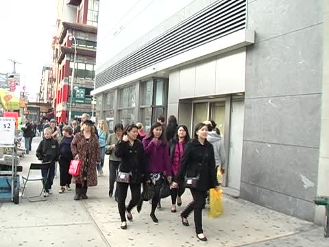 華埠警民會議 警方強調出行安全