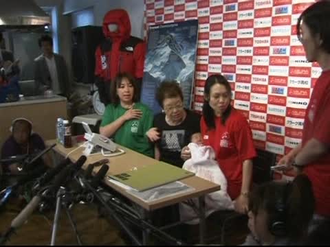 最年長攻頂聖母峰 日本8旬翁創紀錄
