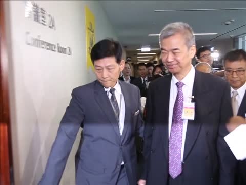 港前廉政專員禮宴京官 議員斥貪腐