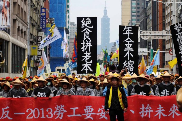 2萬勞工上街頭  抗議年金修惡