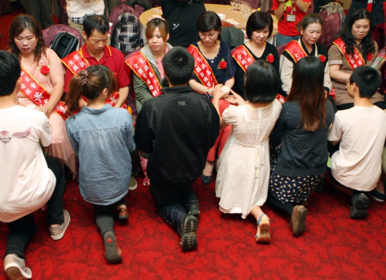挫折化作力量 23歲女撐全家