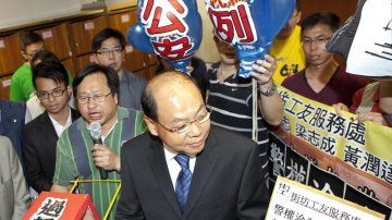 警拘占中义工 港政党斥政治打压