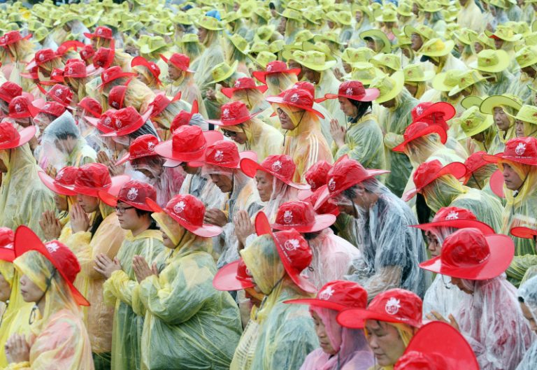 馬英九率上萬民眾為洪石成默哀