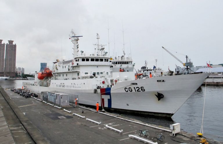 海軍偵巡區擴大  海巡艦艇護漁