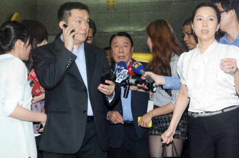 制裁拒見  培瑞斯白熙禮離台