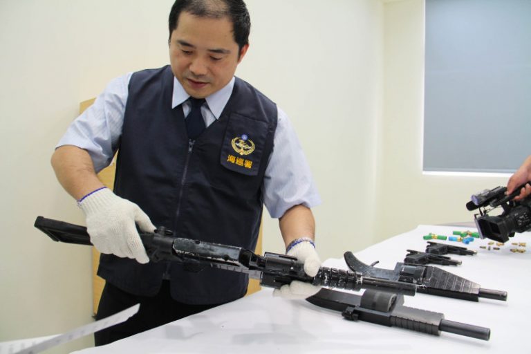 銅科工地福利社  查獲數槍彈