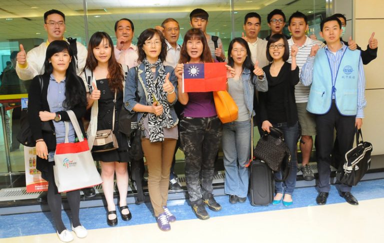 參展團挺政府  由菲提前返台