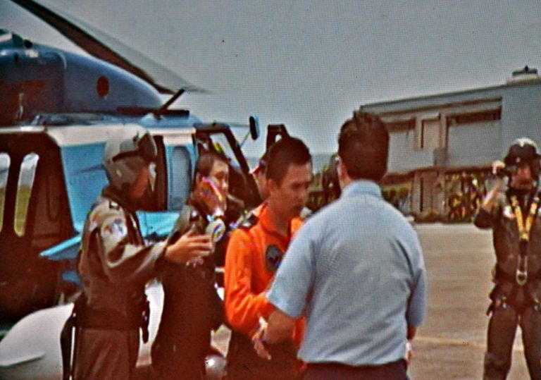台戰鬥機墜海 2機員跳傘獲救