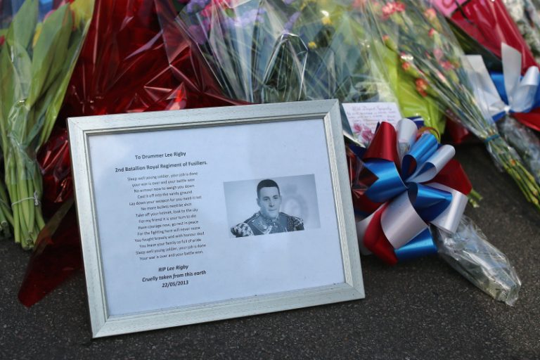 英士兵當街被砍死 英相：不向極端主義妥協