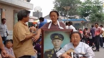 【微視頻】將軍女兒掛遺像上訪  照片火爆微博