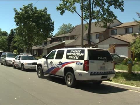 多市華裔男涉殺母 敲家暴警鐘
