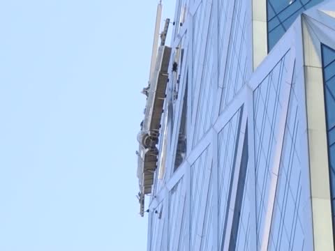 紐約洗窗工受困44樓高空 驚險獲救