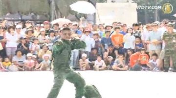 台灣軍事戰技操演 民眾體驗爬天堂路摺豆腐被